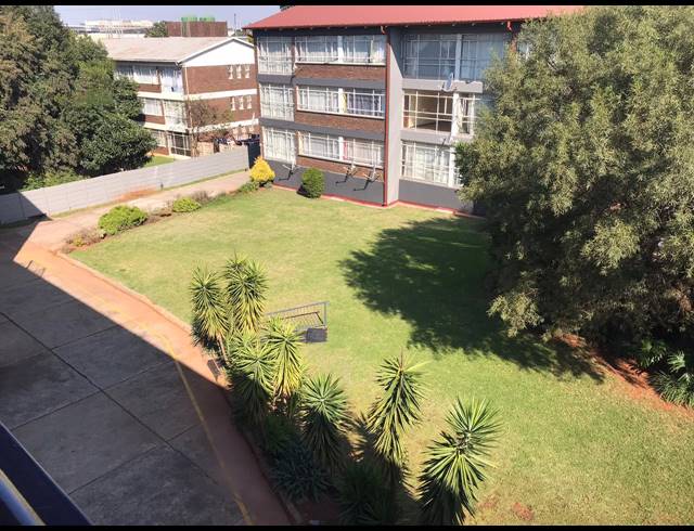 1.5 BEDROOM FLAT RENTED IN RHODESFIELD